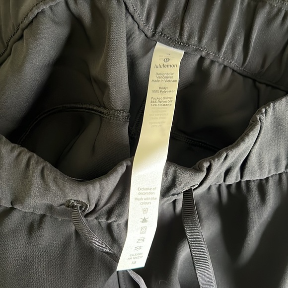 Lululemon black cropped pants - never worn - Picture 5 of 5